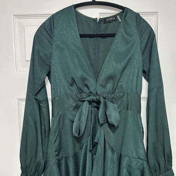 Storia Mini Dress in Emerald Green - Picture 2 of 3